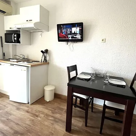 A Saint-florent Avec Piscine, Climatisation, Balcon Et Parking, Proche Et Centre - Fr-1-650-36 Saint-Florent (Corsica)