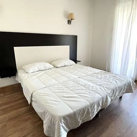 A Saint-florent Avec Piscine, Climatisation, Balcon Et Parking, Proche Et Centre - Fr-1-650-36 Saint-Florent (Corsica)