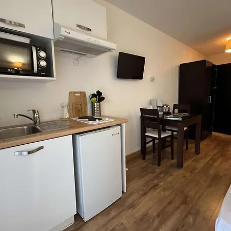 A Saint-florent Avec Piscine, Climatisation, Balcon Et Parking, Proche Et Centre - Fr-1-650-36 *